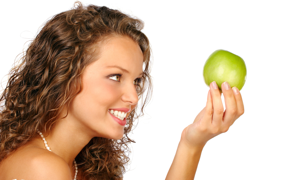 Apples and other fruits can help you maintain optimal oral health